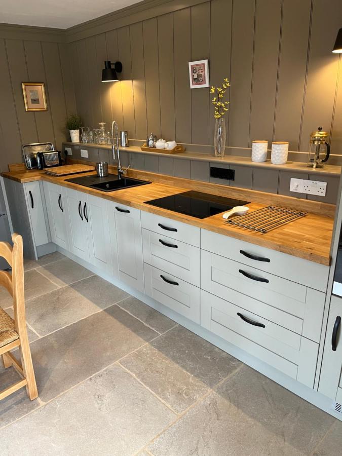 Luxury Lodge @ Ewen Barn - Private 5* Retreat Cirencester Buitenkant foto